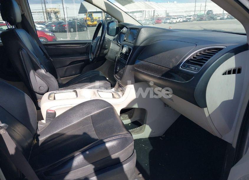 Photo 5 of 2015 Chrysler Town & COUNTRY TOURING-L (VIN 2C4RC1CG2FR547704)