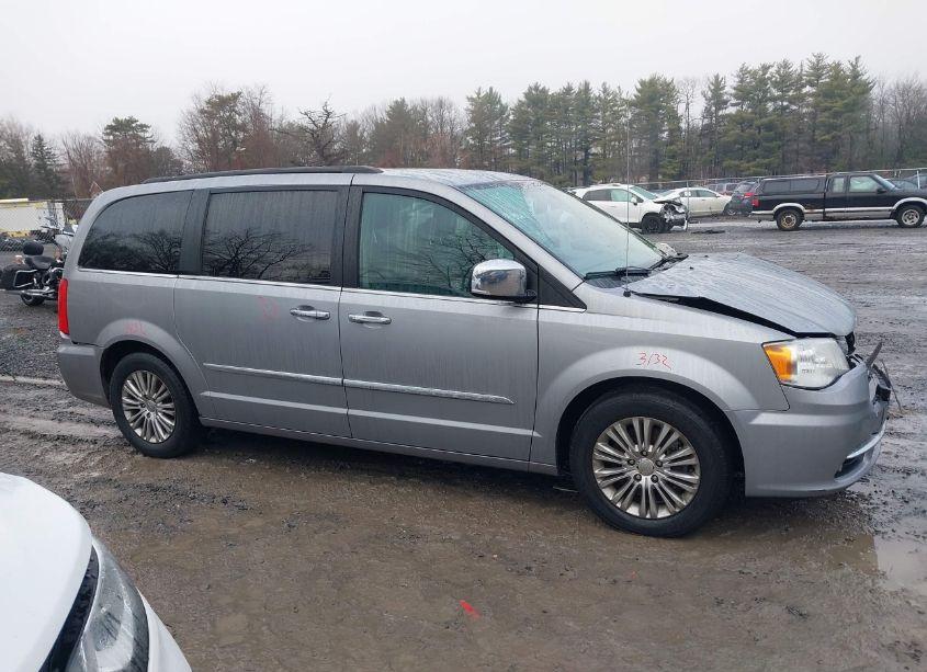 Photo 13 of 2015 Chrysler Town & COUNTRY TOURING-L (VIN 2C4RC1CG2FR572120)