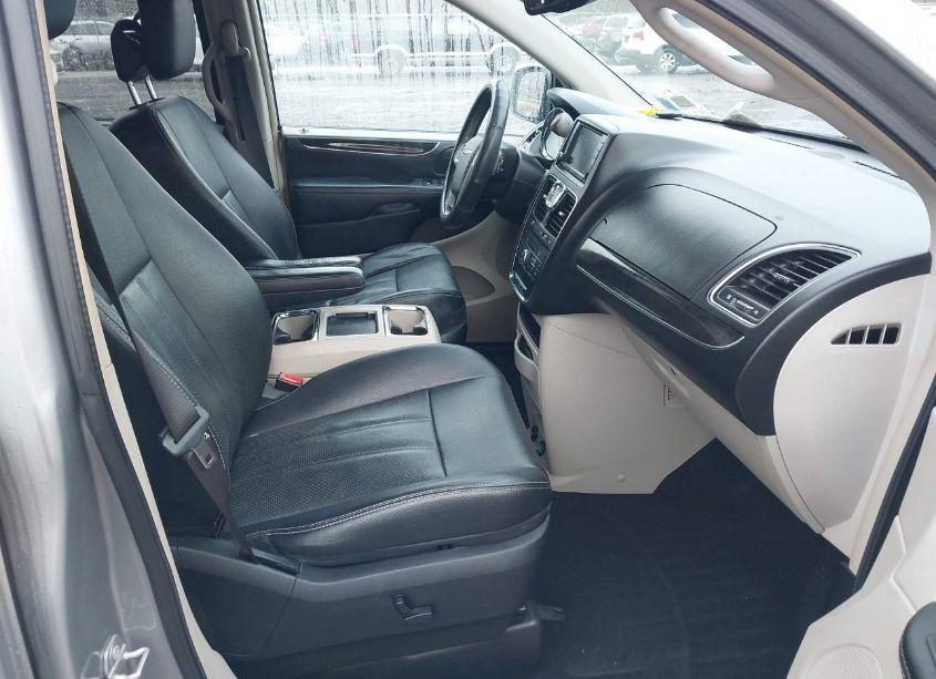 Photo 5 of 2015 Chrysler Town & COUNTRY TOURING-L (VIN 2C4RC1CG2FR572120)