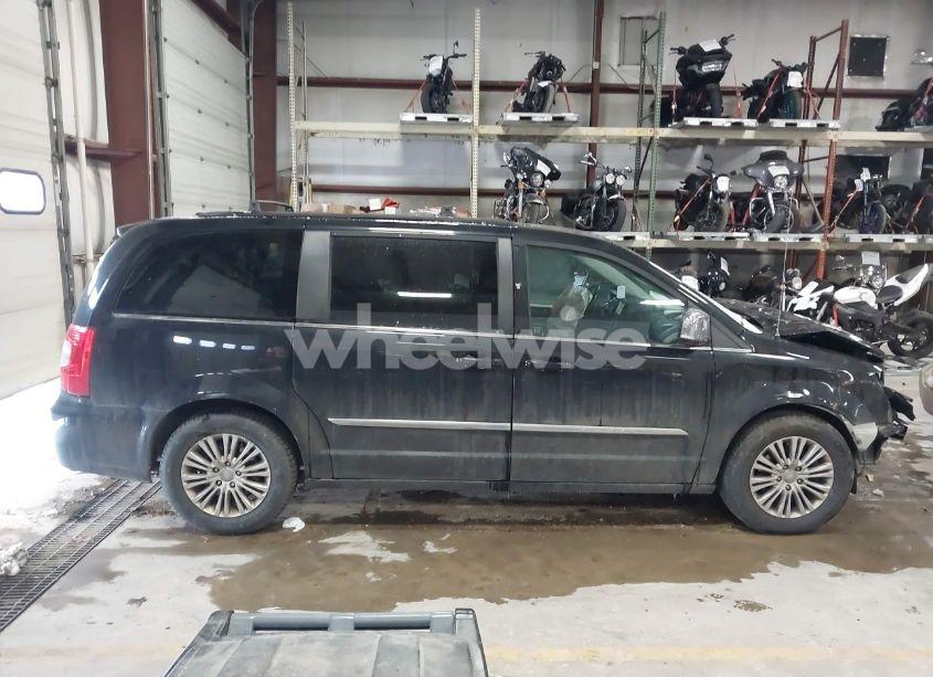 Photo 13 of 2015 Chrysler Town & COUNTRY TOURING-L (VIN 2C4RC1CG2FR574238)