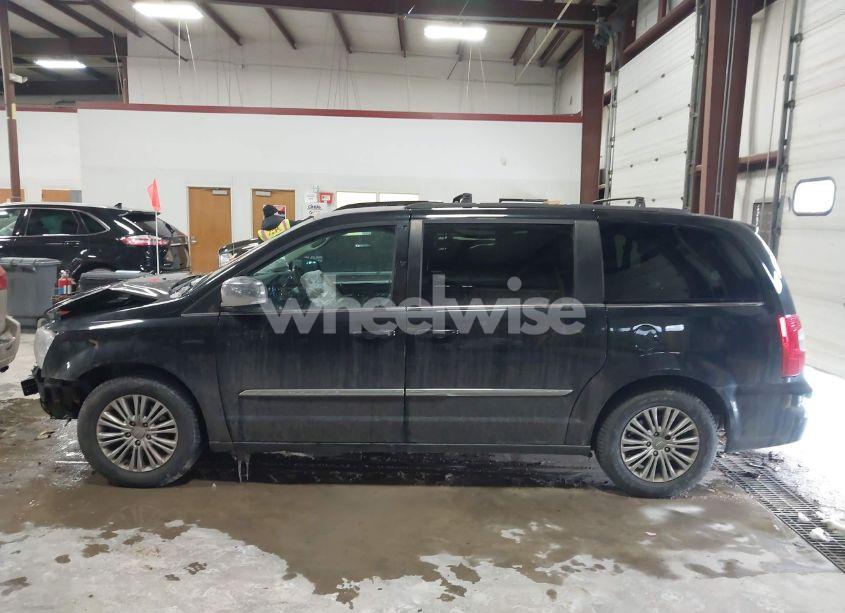 Photo 14 of 2015 Chrysler Town & COUNTRY TOURING-L (VIN 2C4RC1CG2FR574238)