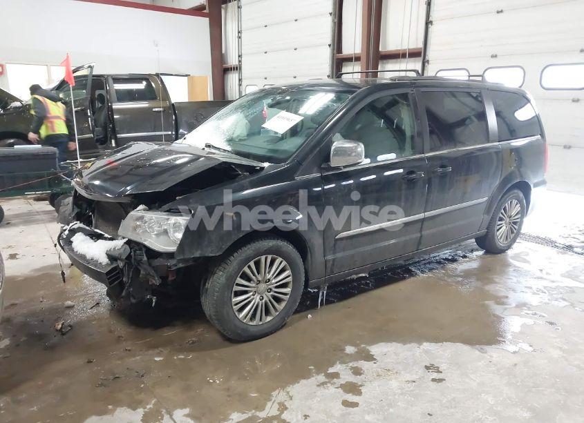 Photo 2 of 2015 Chrysler Town & COUNTRY TOURING-L (VIN 2C4RC1CG2FR574238)
