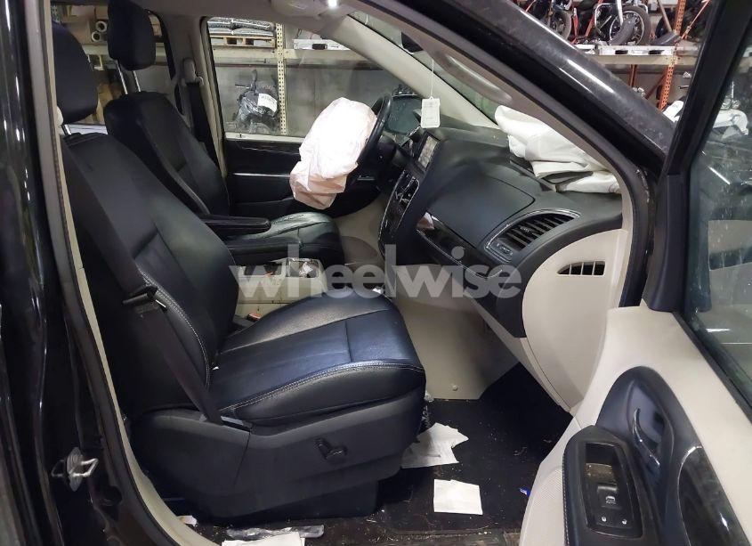 Photo 5 of 2015 Chrysler Town & COUNTRY TOURING-L (VIN 2C4RC1CG2FR574238)