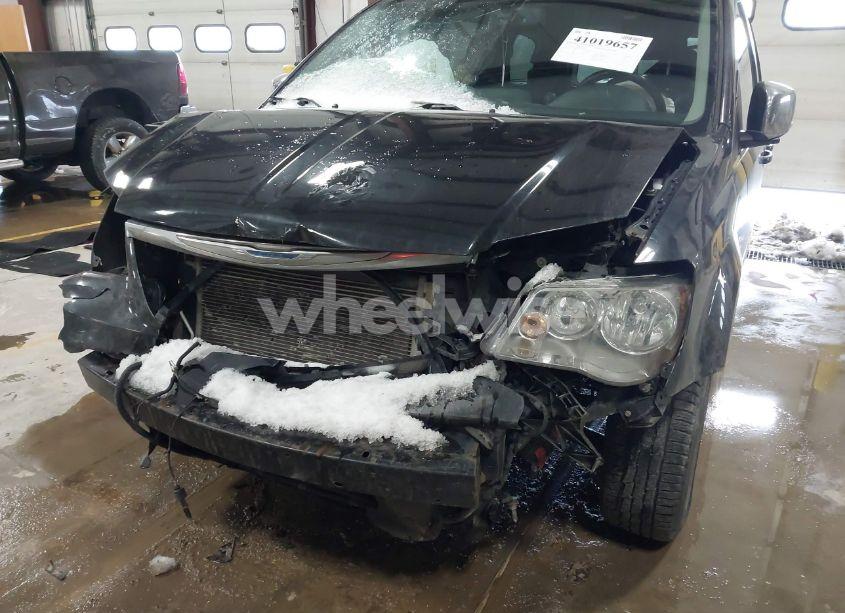 Photo 6 of 2015 Chrysler Town & COUNTRY TOURING-L (VIN 2C4RC1CG2FR574238)