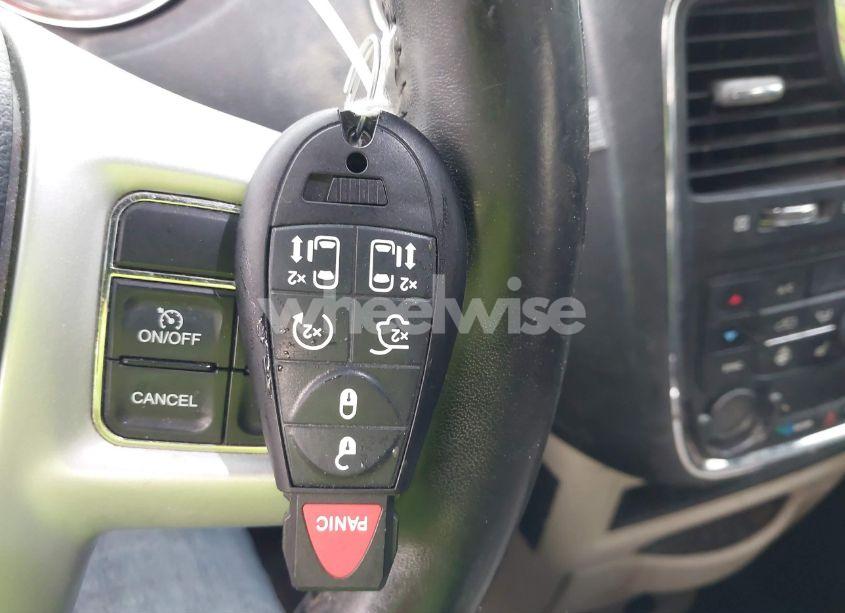 Photo 11 of 2015 Chrysler Town & COUNTRY TOURING-L (VIN 2C4RC1CG2FR618710)