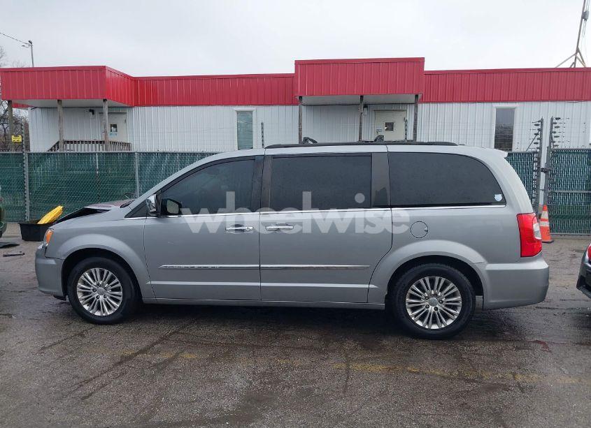 Photo 14 of 2015 Chrysler Town & COUNTRY TOURING-L (VIN 2C4RC1CG2FR618710)