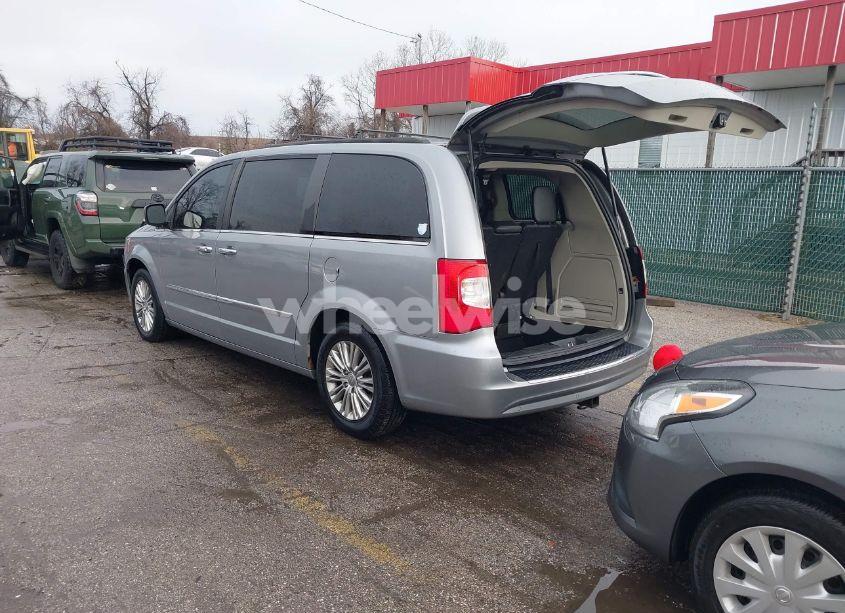 Photo 3 of 2015 Chrysler Town & COUNTRY TOURING-L (VIN 2C4RC1CG2FR618710)