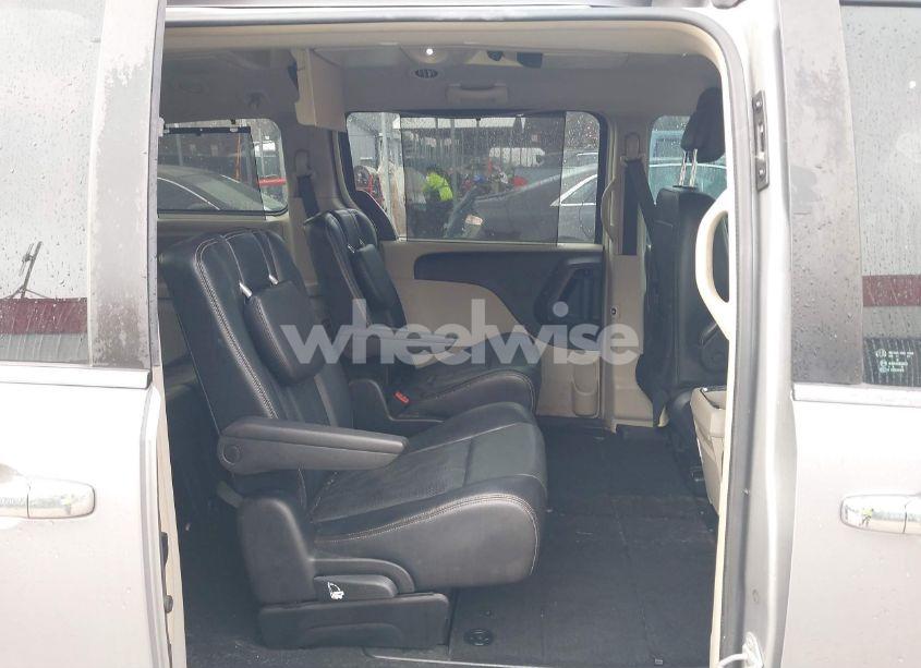 Photo 8 of 2015 Chrysler Town & COUNTRY TOURING-L (VIN 2C4RC1CG2FR618710)