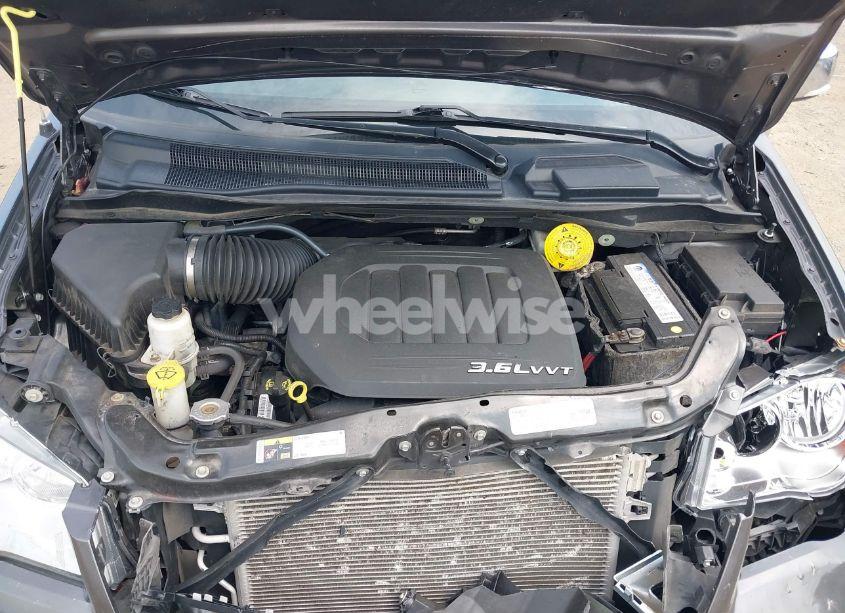 Photo 10 of 2015 Chrysler Town & COUNTRY TOURING-L (VIN 2C4RC1CG2FR677644)