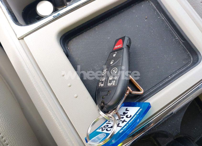 Photo 11 of 2015 Chrysler Town & COUNTRY TOURING-L (VIN 2C4RC1CG2FR677644)