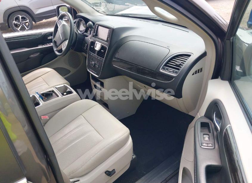 Photo 5 of 2015 Chrysler Town & COUNTRY TOURING-L (VIN 2C4RC1CG2FR677644)