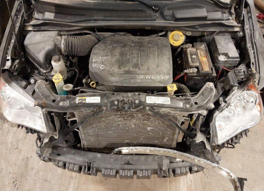 Photo 10 of 2016 Chrysler Town & COUNTRY TOURING-L ANNIVERSARY EDITION (VIN 2C4RC1CG2GR150303)