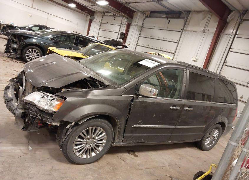 Photo 14 of 2016 Chrysler Town & COUNTRY TOURING-L ANNIVERSARY EDITION (VIN 2C4RC1CG2GR150303)