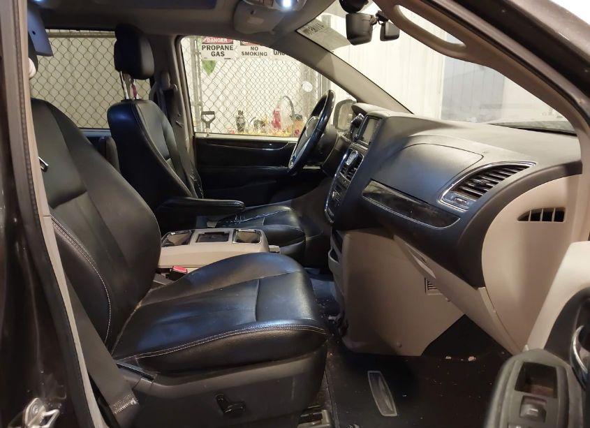 Photo 5 of 2016 Chrysler Town & COUNTRY TOURING-L ANNIVERSARY EDITION (VIN 2C4RC1CG2GR150303)