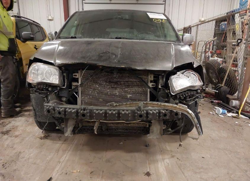 Photo 6 of 2016 Chrysler Town & COUNTRY TOURING-L ANNIVERSARY EDITION (VIN 2C4RC1CG2GR150303)