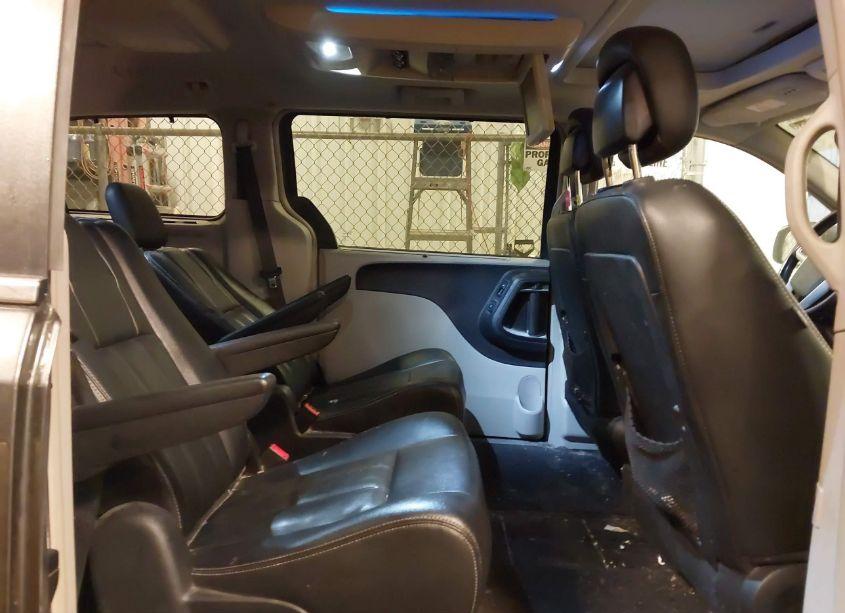 Photo 8 of 2016 Chrysler Town & COUNTRY TOURING-L ANNIVERSARY EDITION (VIN 2C4RC1CG2GR150303)