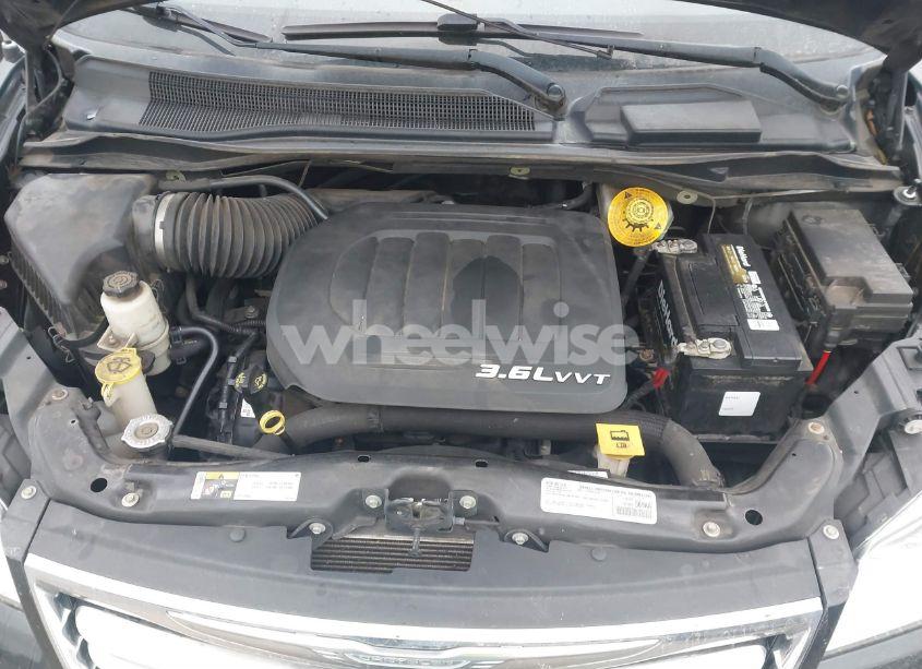 Photo 10 of 2016 Chrysler Town & COUNTRY TOURING-L (VIN 2C4RC1CG2GR253527)