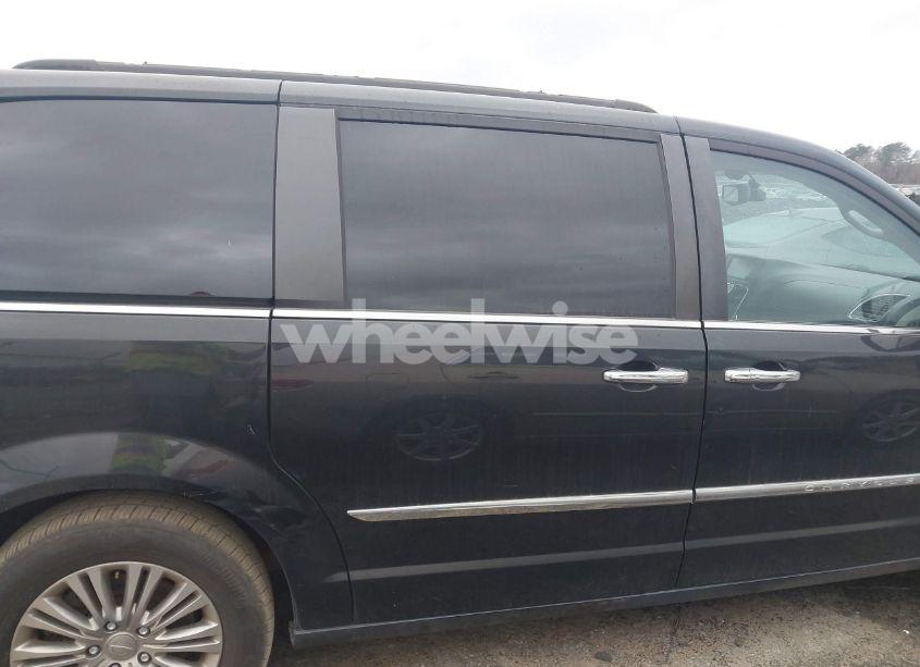 Photo 13 of 2016 Chrysler Town & COUNTRY TOURING-L (VIN 2C4RC1CG2GR253527)