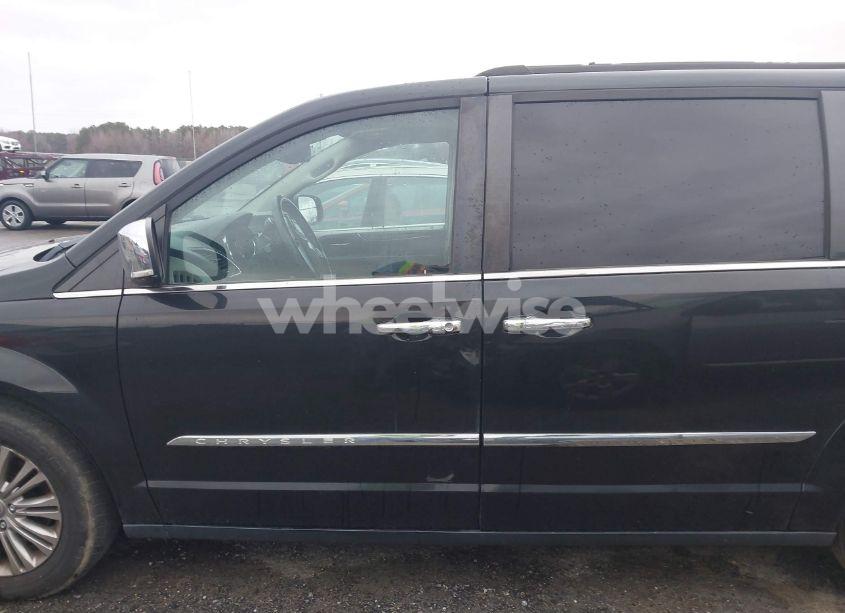 Photo 14 of 2016 Chrysler Town & COUNTRY TOURING-L (VIN 2C4RC1CG2GR253527)