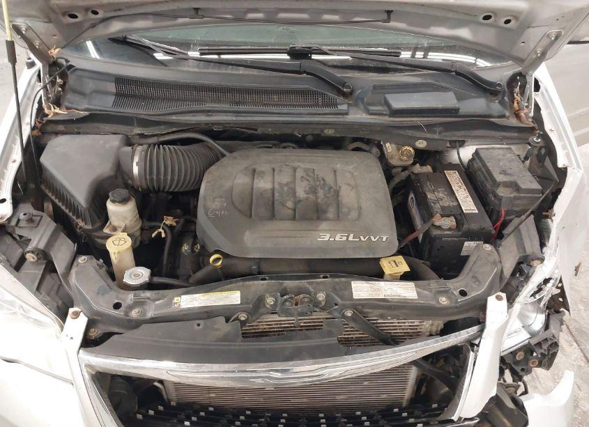 Photo 10 of 2012 Chrysler Town & COUNTRY TOURING-L (VIN 2C4RC1CG3CR156394)