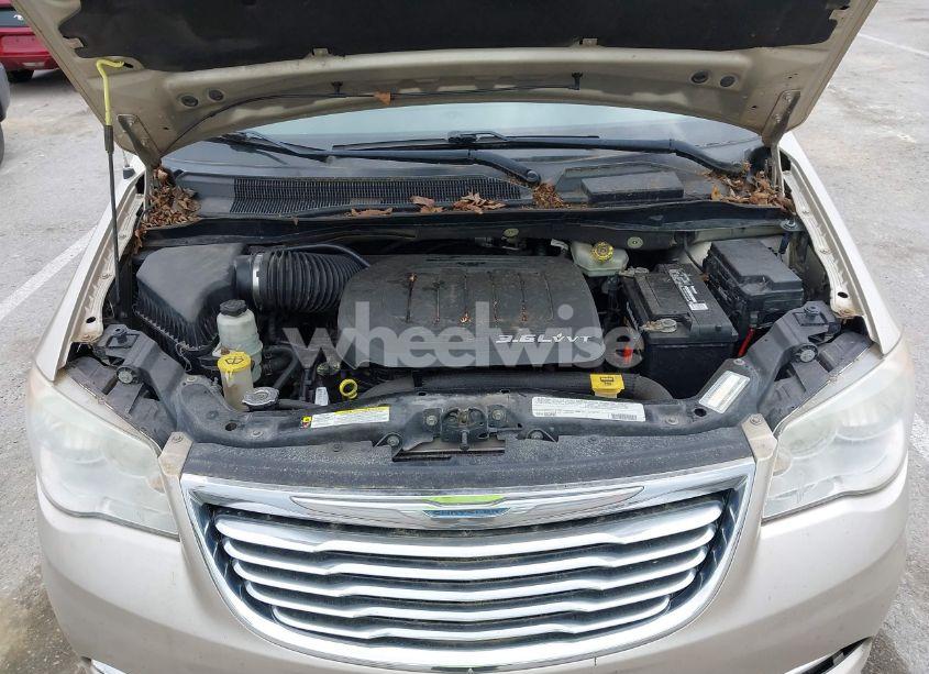 Photo 10 of 2012 Chrysler Town & COUNTRY TOURING-L (VIN 2C4RC1CG3CR368471)