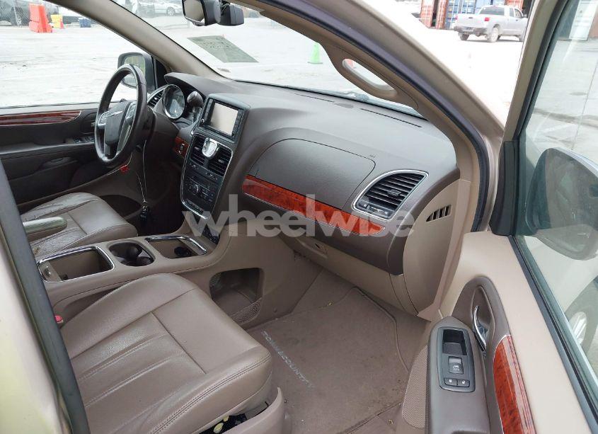 Photo 5 of 2012 Chrysler Town & COUNTRY TOURING-L (VIN 2C4RC1CG3CR368471)