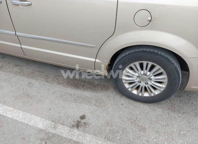 Photo 6 of 2012 Chrysler Town & COUNTRY TOURING-L (VIN 2C4RC1CG3CR368471)