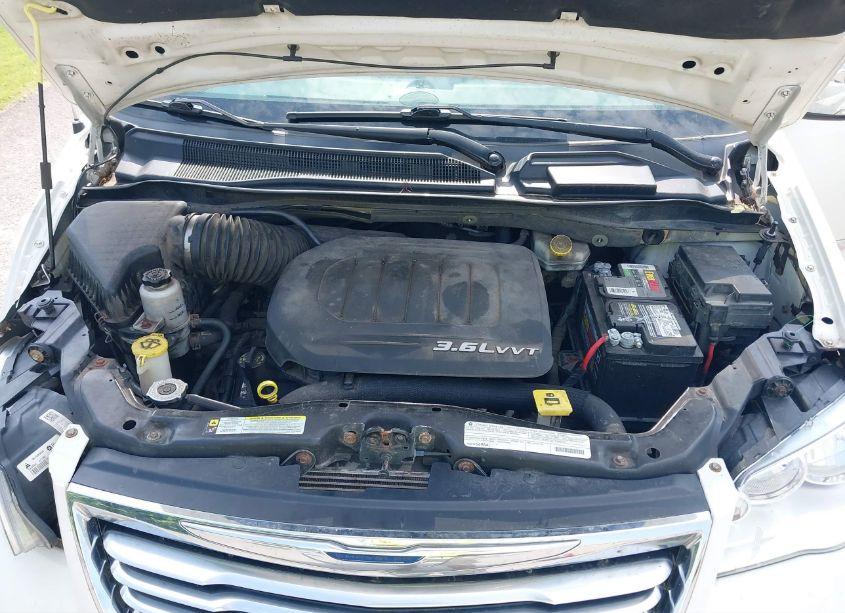 Photo 10 of 2012 Chrysler Town & COUNTRY TOURING-L (VIN 2C4RC1CG3CR401579)