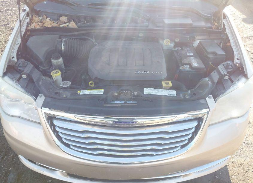 Photo 10 of 2012 Chrysler Town & COUNTRY TOURING-L (VIN 2C4RC1CG3CR411111)