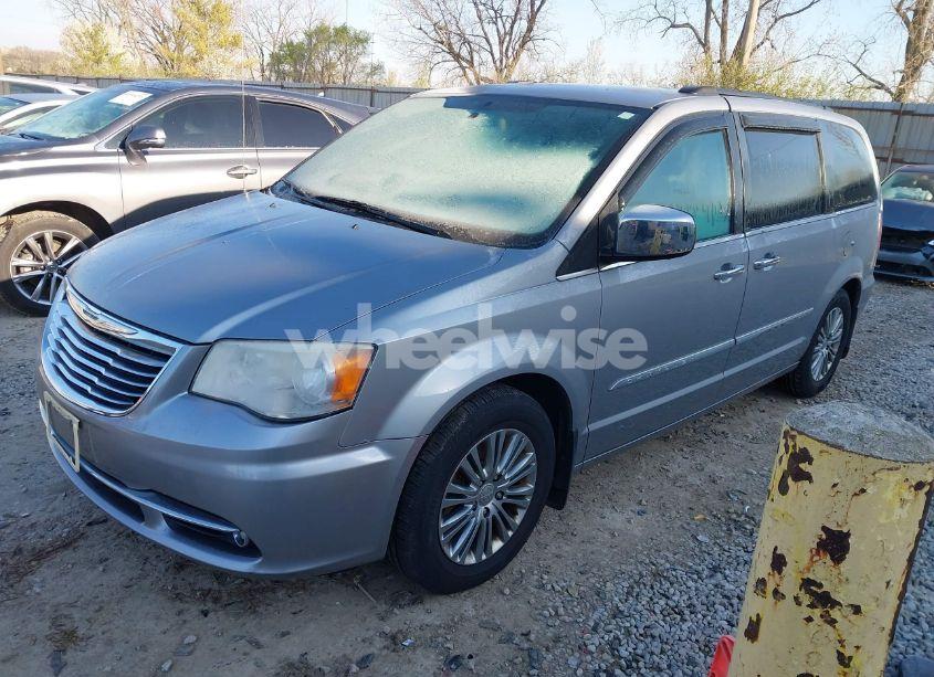 Photo 2 of 2013 Chrysler Town & COUNTRY TOURING-L (VIN 2C4RC1CG3DR596973)