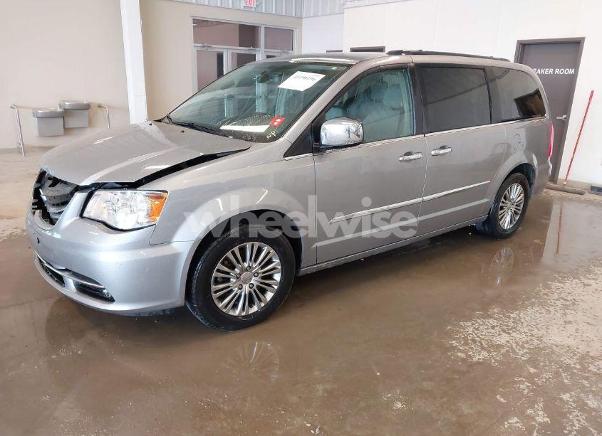 Photo 2 of 2013 Chrysler Town & COUNTRY TOURING-L (VIN 2C4RC1CG3DR645864)