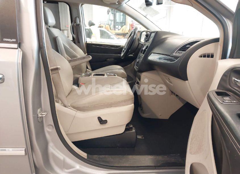 Photo 5 of 2013 Chrysler Town & COUNTRY TOURING-L (VIN 2C4RC1CG3DR645864)