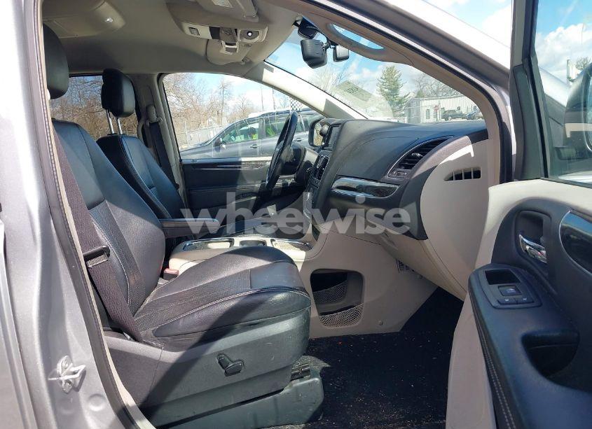 Photo 5 of 2013 Chrysler Town & COUNTRY TOURING-L (VIN 2C4RC1CG3DR759606)