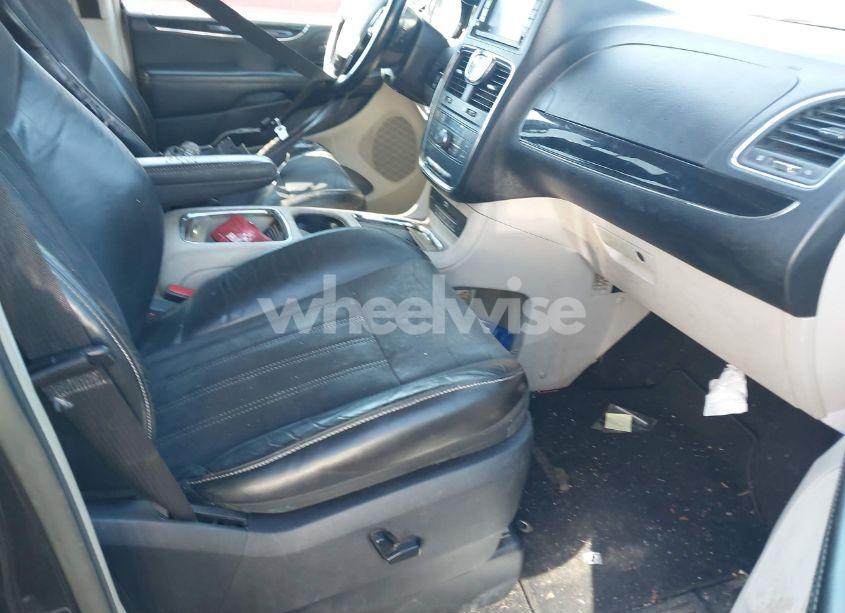 Photo 5 of 2014 Chrysler Town & COUNTRY TOURING-L 30TH ANNIVERSARY (VIN 2C4RC1CG3ER311576)