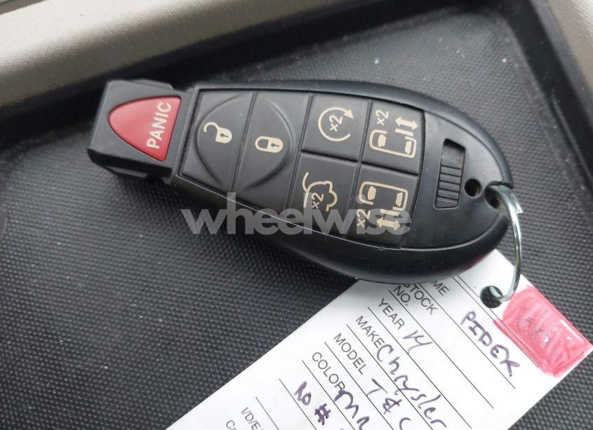 Photo 11 of 2014 Chrysler Town & COUNTRY TOURING-L (VIN 2C4RC1CG3ER367274)