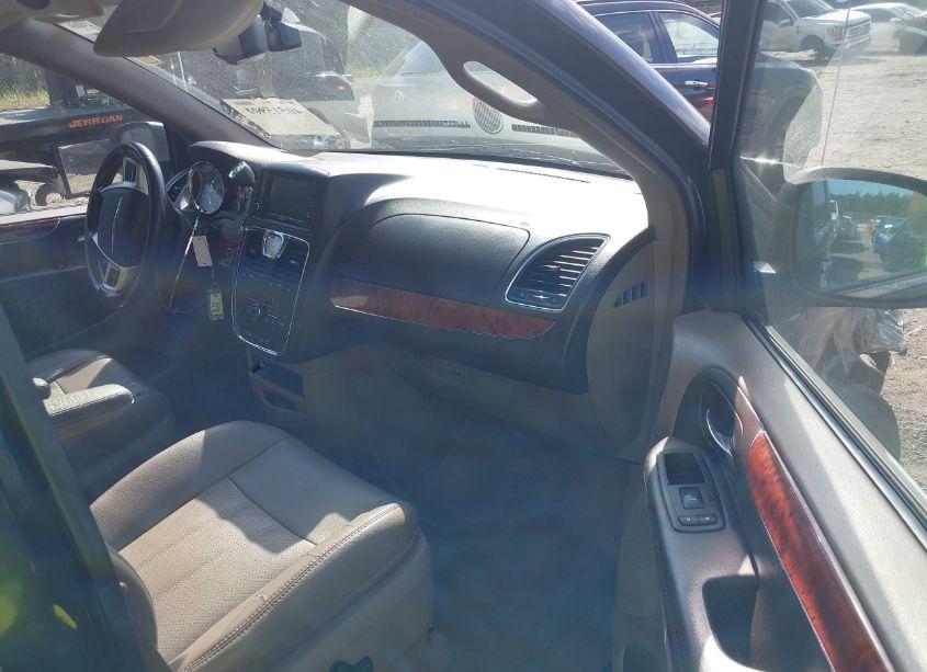 Photo 5 of 2015 Chrysler Town & COUNTRY TOURING-L (VIN 2C4RC1CG3FR525369)