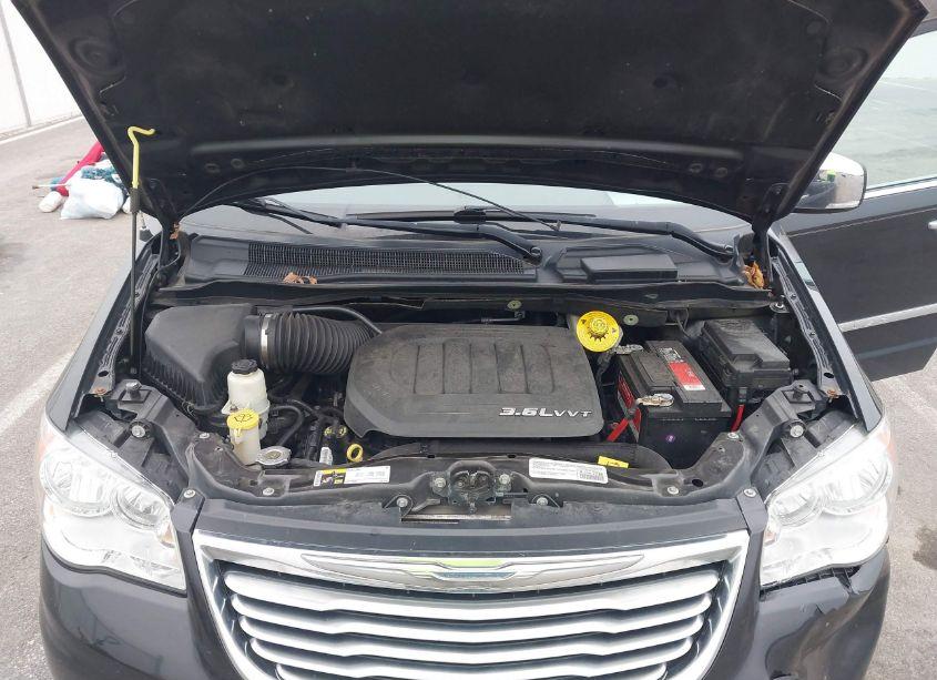 Photo 10 of 2015 Chrysler Town & COUNTRY TOURING-L (VIN 2C4RC1CG3FR540017)