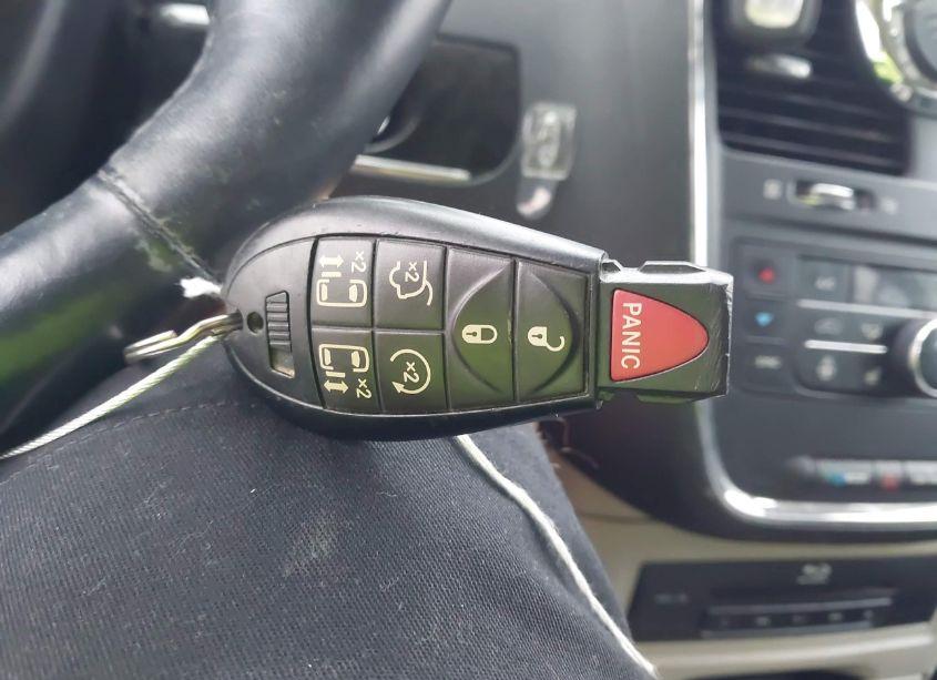 Photo 11 of 2015 Chrysler Town & COUNTRY TOURING-L (VIN 2C4RC1CG3FR540017)