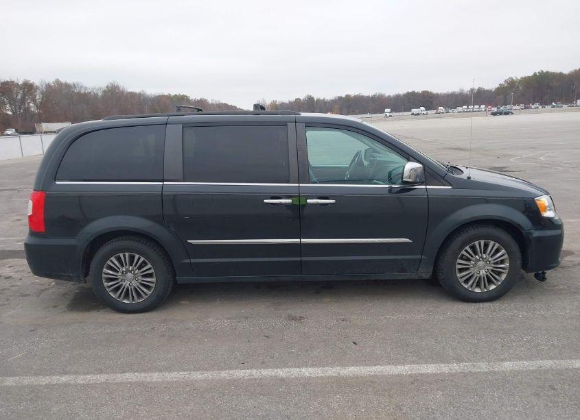 Photo 13 of 2015 Chrysler Town & COUNTRY TOURING-L (VIN 2C4RC1CG3FR540017)