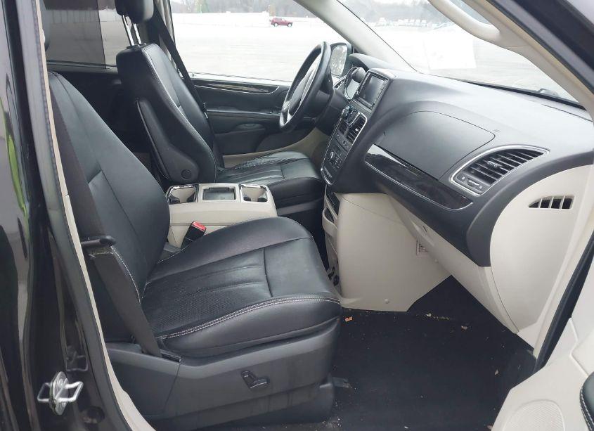 Photo 5 of 2015 Chrysler Town & COUNTRY TOURING-L (VIN 2C4RC1CG3FR540017)