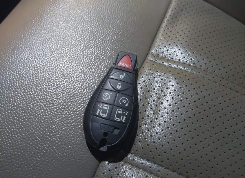 Photo 11 of 2015 Chrysler Town & COUNTRY TOURING-L (VIN 2C4RC1CG3FR553902)