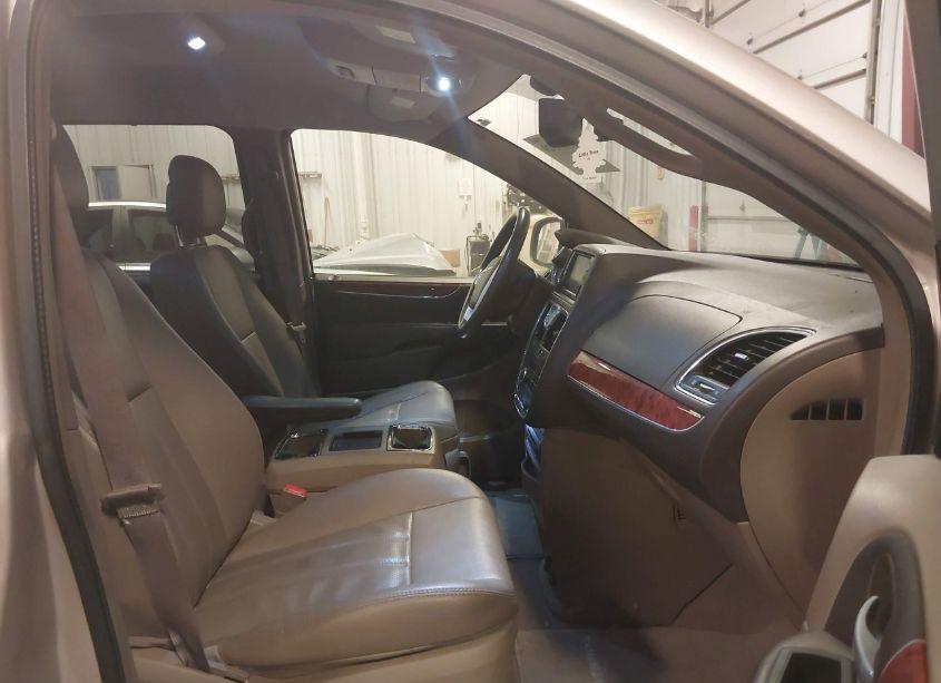 Photo 5 of 2015 Chrysler Town & COUNTRY TOURING-L (VIN 2C4RC1CG3FR553902)