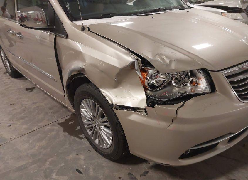 Photo 6 of 2015 Chrysler Town & COUNTRY TOURING-L (VIN 2C4RC1CG3FR553902)