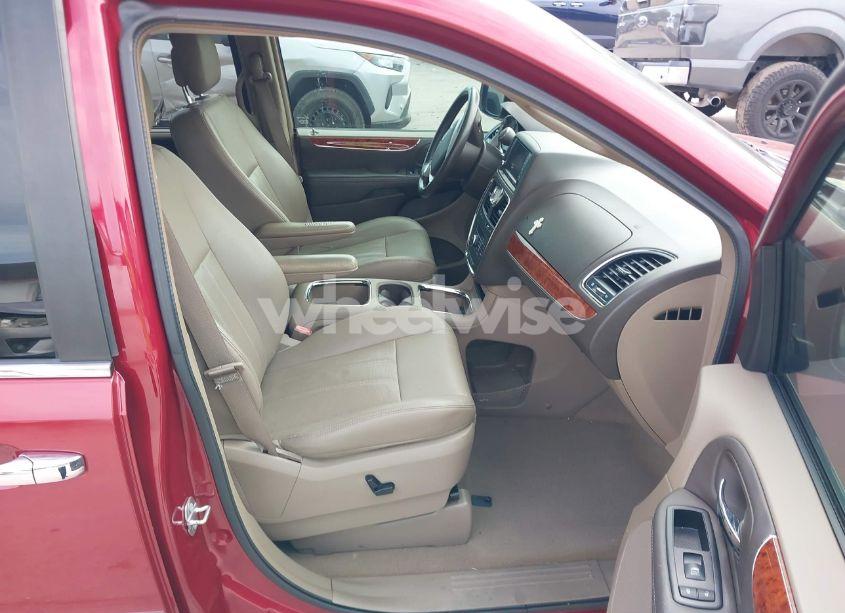 Photo 5 of 2015 Chrysler Town & COUNTRY TOURING-L (VIN 2C4RC1CG3FR573213)