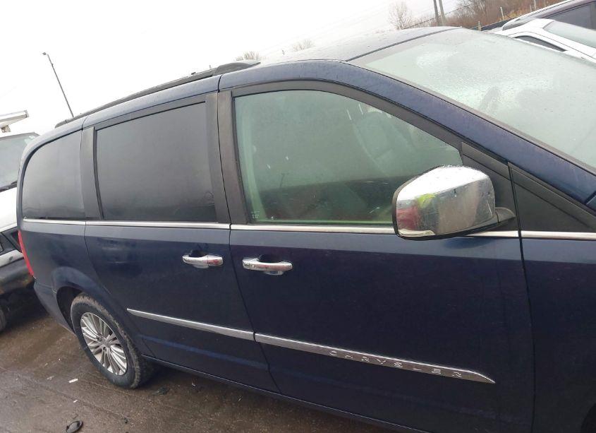 Photo 13 of 2015 Chrysler Town & COUNTRY TOURING-L (VIN 2C4RC1CG3FR590674)