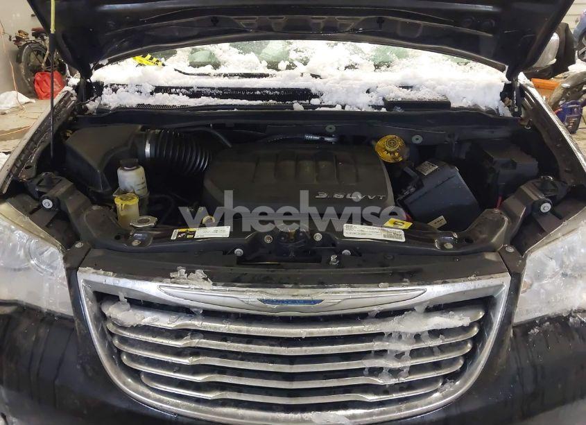 Photo 10 of 2016 Chrysler Town & COUNTRY TOURING-L ANNIVERSARY EDITION (VIN 2C4RC1CG3GR104303)