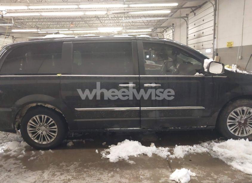 Photo 13 of 2016 Chrysler Town & COUNTRY TOURING-L ANNIVERSARY EDITION (VIN 2C4RC1CG3GR104303)