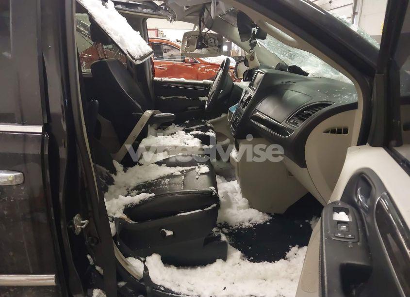 Photo 5 of 2016 Chrysler Town & COUNTRY TOURING-L ANNIVERSARY EDITION (VIN 2C4RC1CG3GR104303)