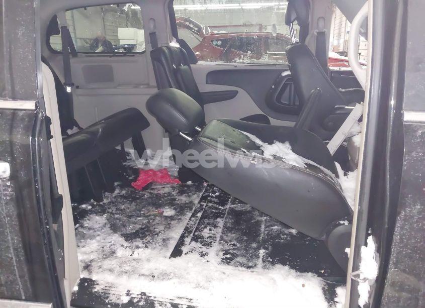 Photo 8 of 2016 Chrysler Town & COUNTRY TOURING-L ANNIVERSARY EDITION (VIN 2C4RC1CG3GR104303)