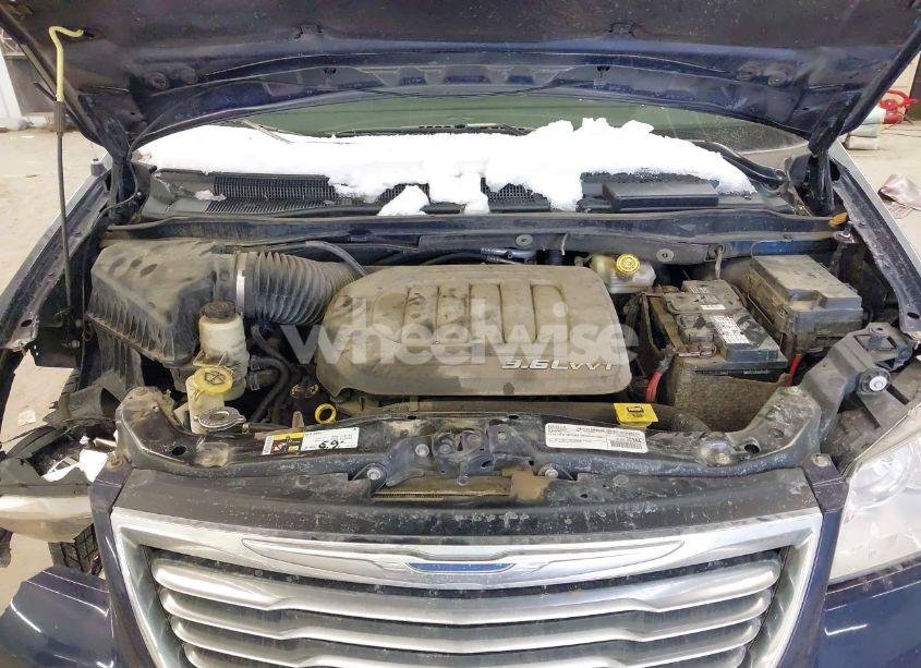 Photo 10 of 2016 Chrysler Town & COUNTRY TOURING-L ANNIVERSARY EDITION (VIN 2C4RC1CG3GR190583)